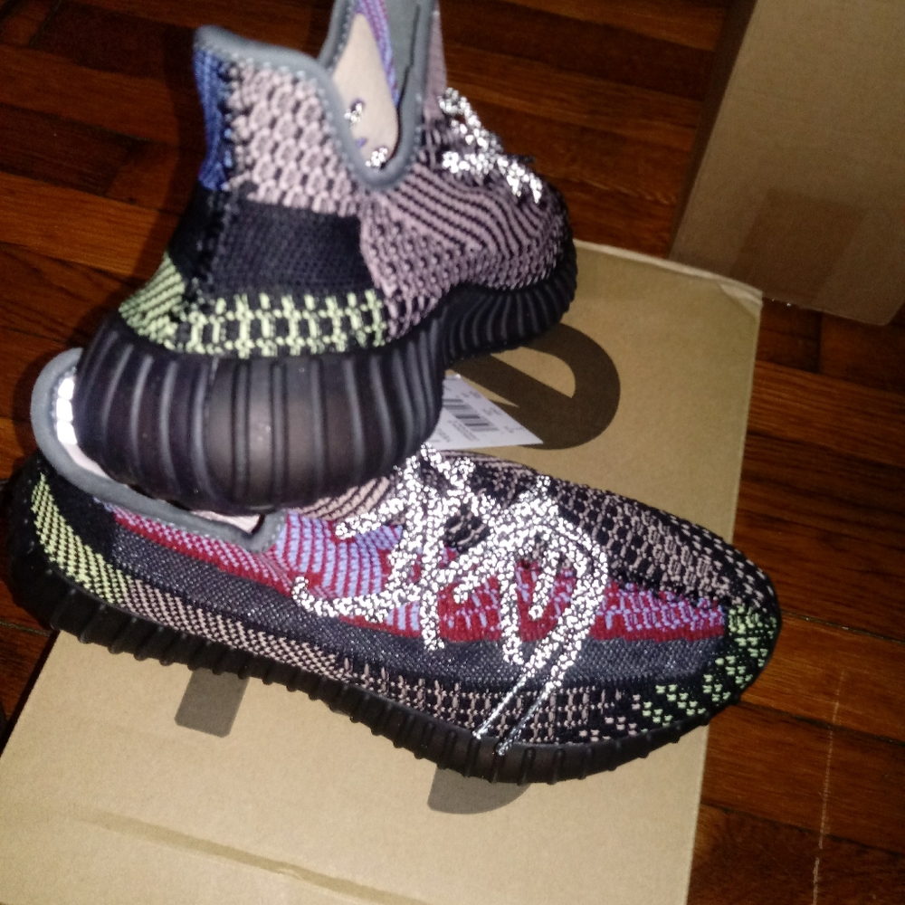 Yeezy 350 V2